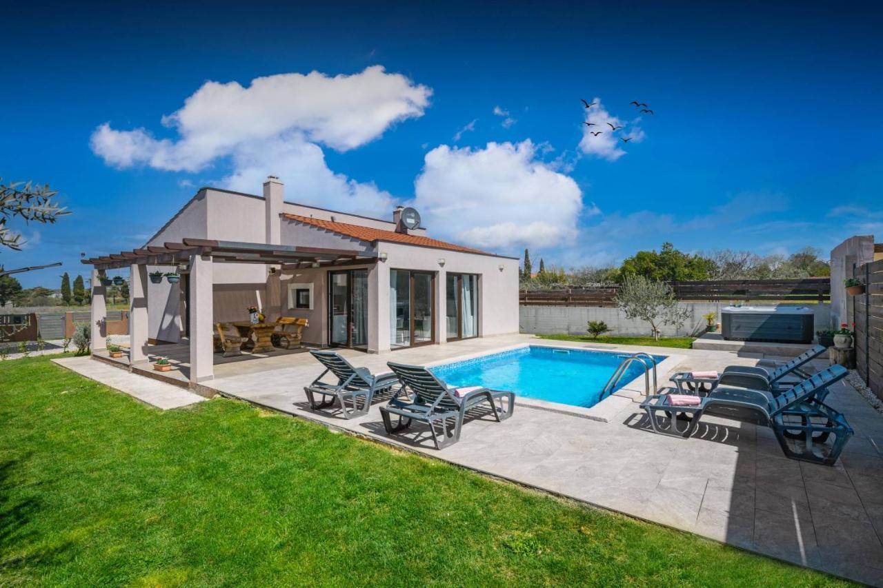 Bobo Family House With Pool Villa Vodnjan Ngoại thất bức ảnh